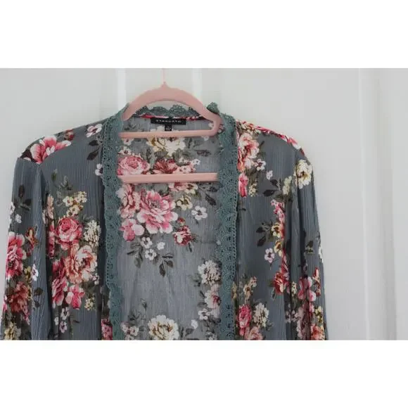 Women's Size Large Staccato Cardigan Lace border area sides Roses BOHO - Picture 2 of 8